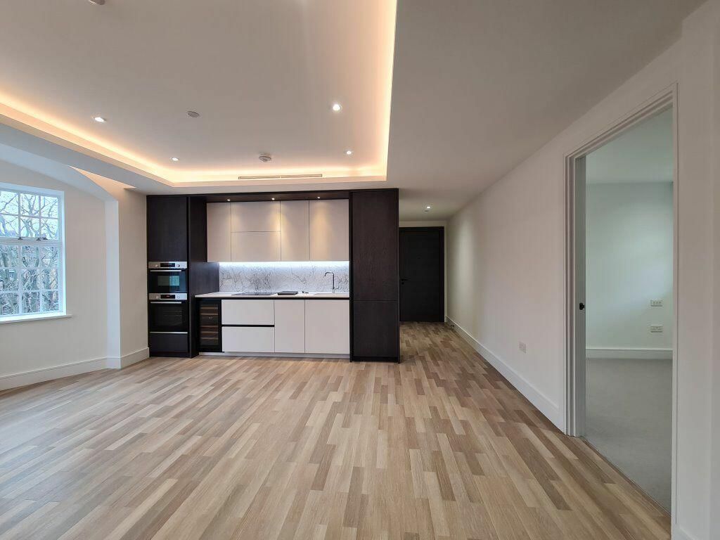 2 bed flat to rent in SE1, £4,200 pcm