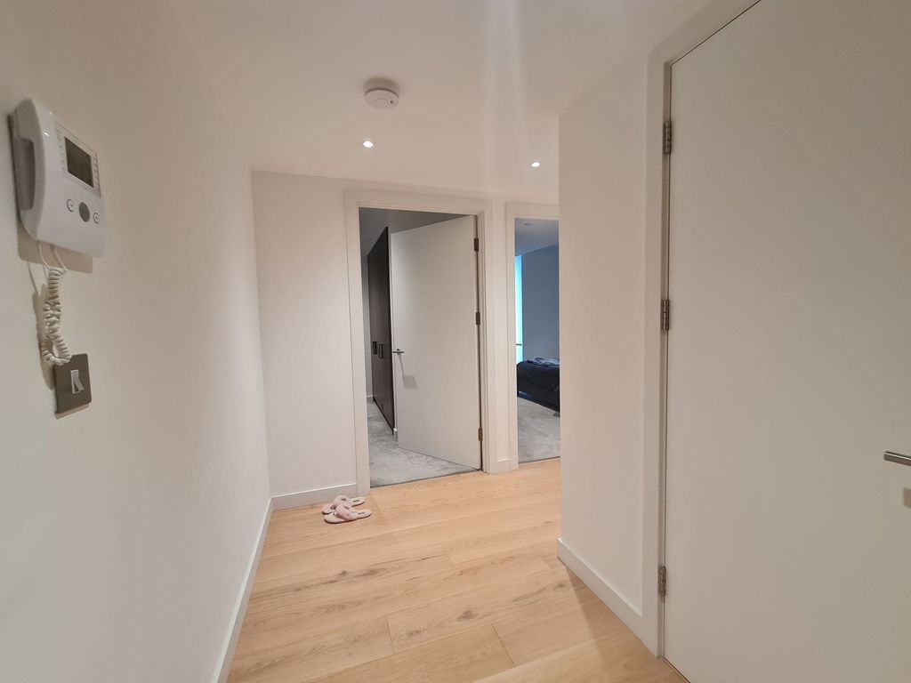 2 bed flat to rent in Marsh Wall, London E14, £3,900 pcm