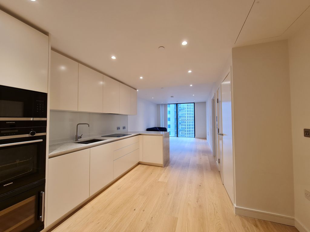 1 bed flat to rent in Marsh Wall, London E14, £3,600 pcm