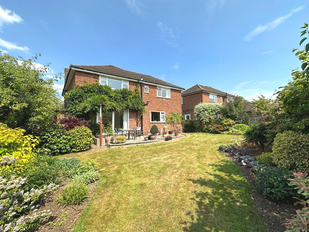 4 bed detached house for sale in Stanneylands Road, Wilmslow SK9, £675,000