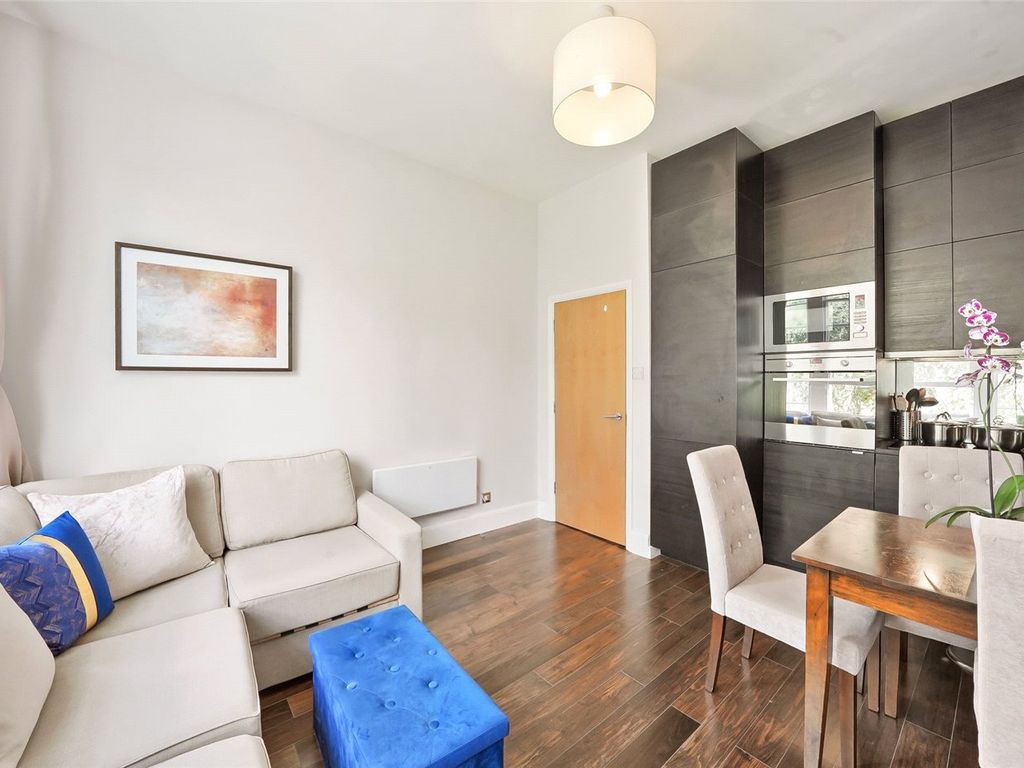 2 bed flat for sale in Cliff Court, Ciff Road NW1, £465,000