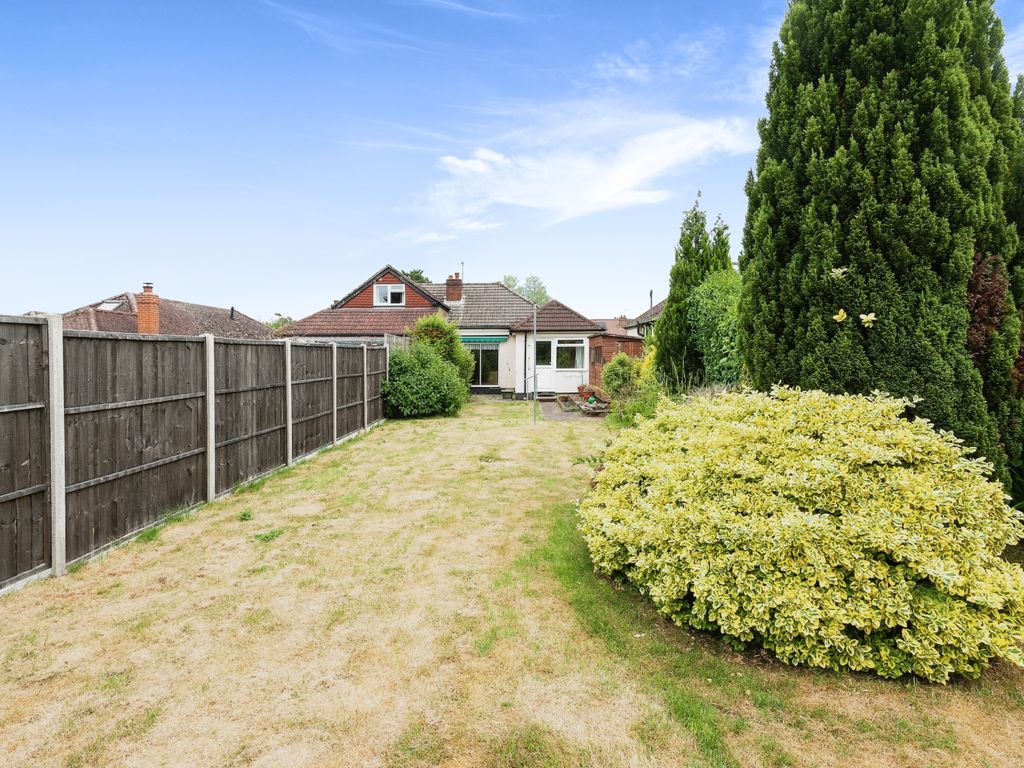 3 bed bungalow for sale in Orchard Close, Fetcham, Leatherhead KT22, £400,000