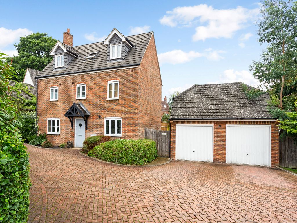 5 bed detached house for sale in New Heritage Way, North Chailey BN8, £550,000