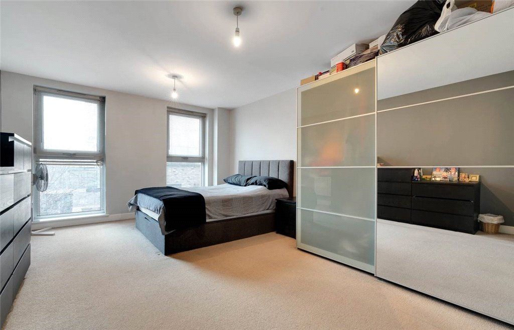 3 bed flat for sale in Labyrinth Tower, Dalston Square, London E8, £725,000