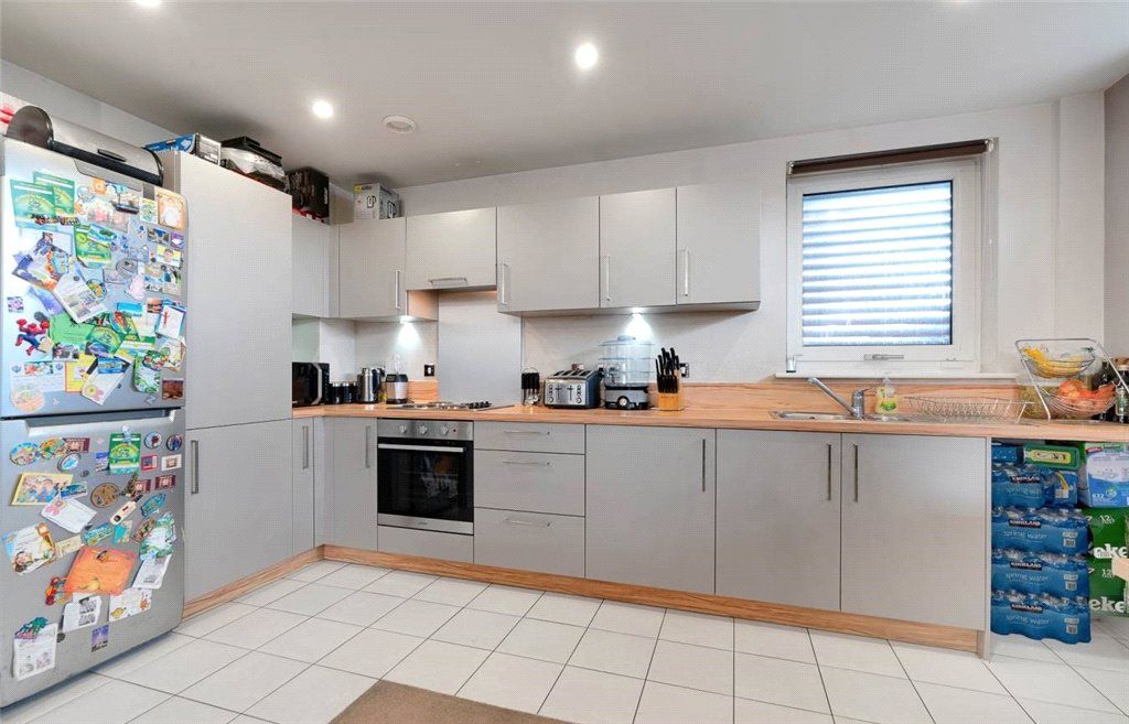 3 bed flat for sale in Labyrinth Tower, Dalston Square, London E8, £725,000