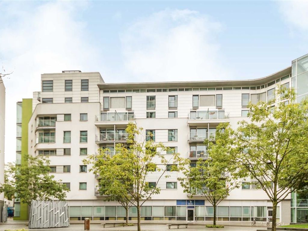 1 bed flat for sale in Empire Square South, Empire Square, London SE1, £425,000