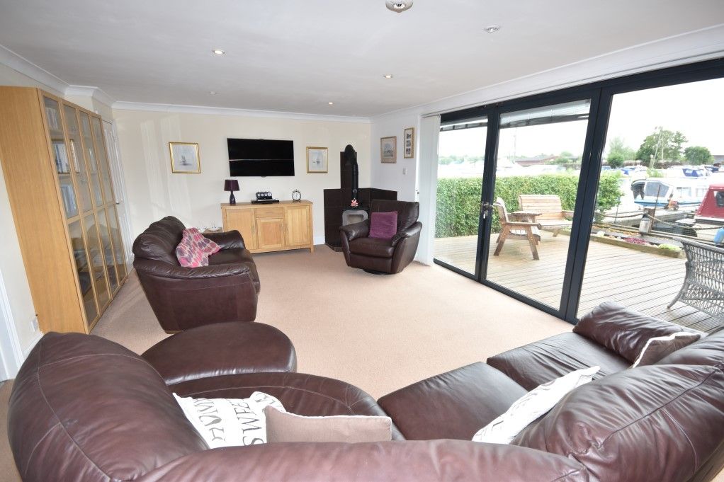 4 bed town house for sale in Ferry Road, Horning NR12, £475,000