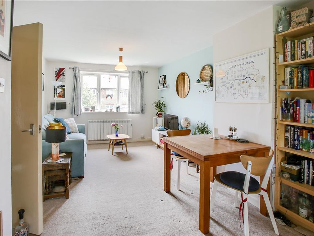 1 bed flat for sale in East Acton Lane, Acton W3, £315,000