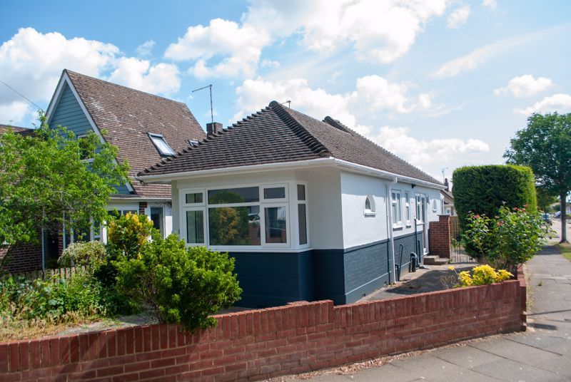 2 bed detached bungalow for sale in Woodside, Leigh-On-Sea SS9, £475,000