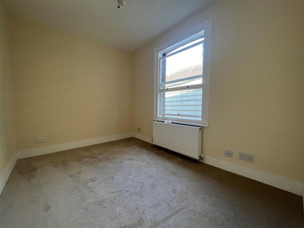 1 bed flat to rent in Sun Street, Waltham Abbey EN9, £1,200 pcm