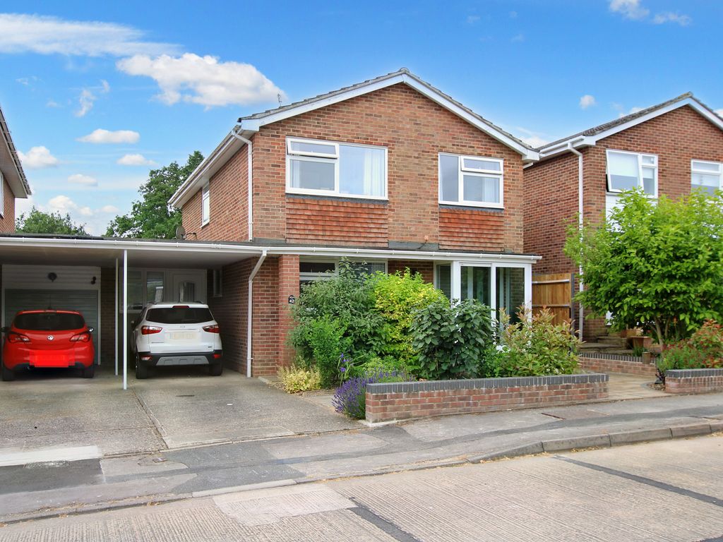 6 bed detached house for sale in Woodview Road, Dunmow CM6, £499,995