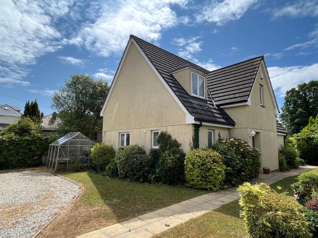 4 bed property for sale in Lankelly Close, Fowey PL23, £625,000