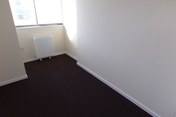 2 bed flat to rent in All Saints Avenue, Margate CT9, £725 pcm
