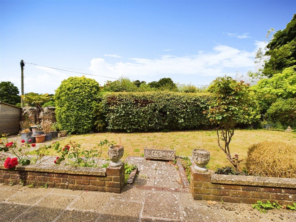 3 bed bungalow for sale in Holmcroft Gardens, Findon Village, Worthing BN14, £595,000