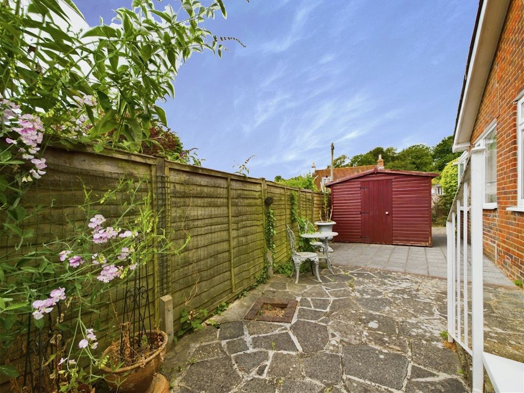 3 bed bungalow for sale in Holmcroft Gardens, Findon Village, Worthing BN14, £595,000