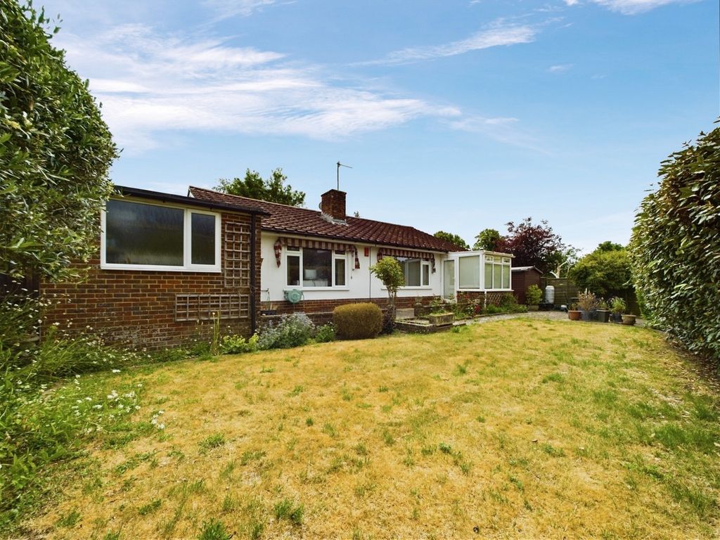 3 bed bungalow for sale in Holmcroft Gardens, Findon Village, Worthing BN14, £595,000