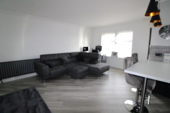 2 bed flat to rent in The Beeches, Stanley DH9, £725 pcm