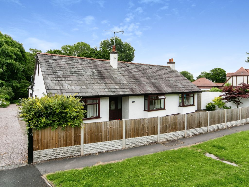 5 bed bungalow for sale in Welsh Road, Little Sutton, Ellesmere Port CH66, £550,000