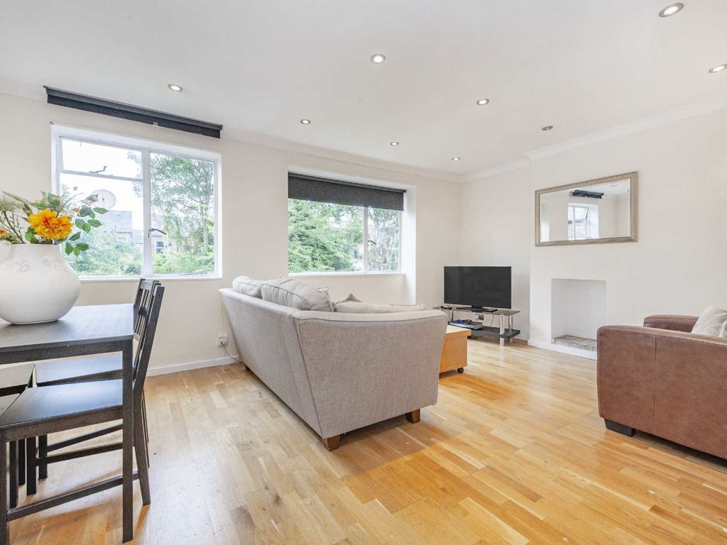 3 bed flat for sale in Cambray Road, London SW12, £575,000