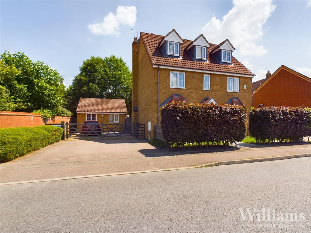 5 bed detached house for sale in Cotswolds Way, Calvert, Buckingham MK18, £563,000
