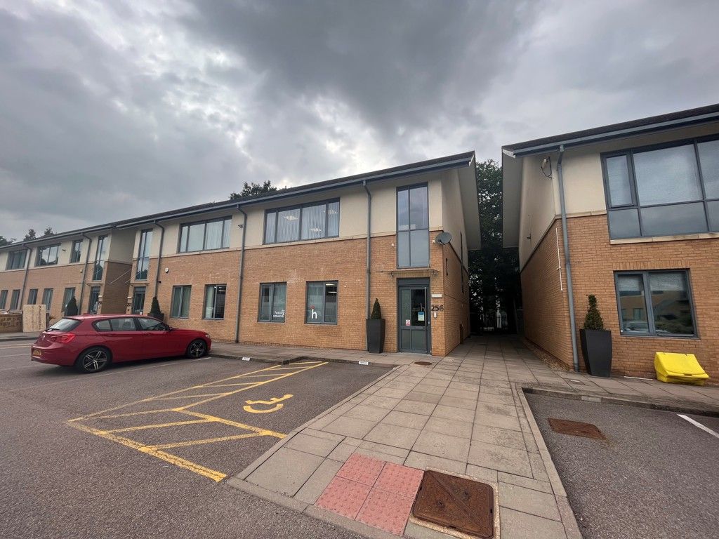 Office to let in 256/257, Capability Green, Luton, Bedfordshire LU1, Non quoting