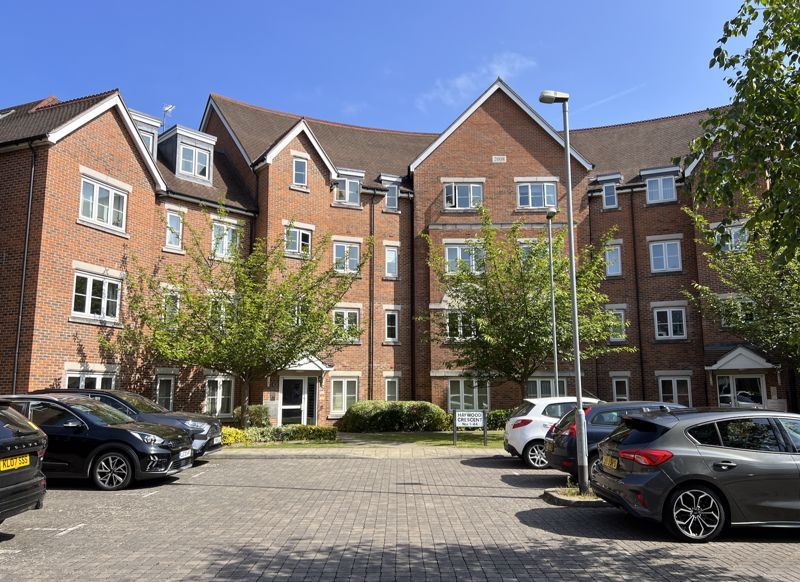 2 bed flat to rent in Lockhart Road, Watford WD17, £1,595 pcm
