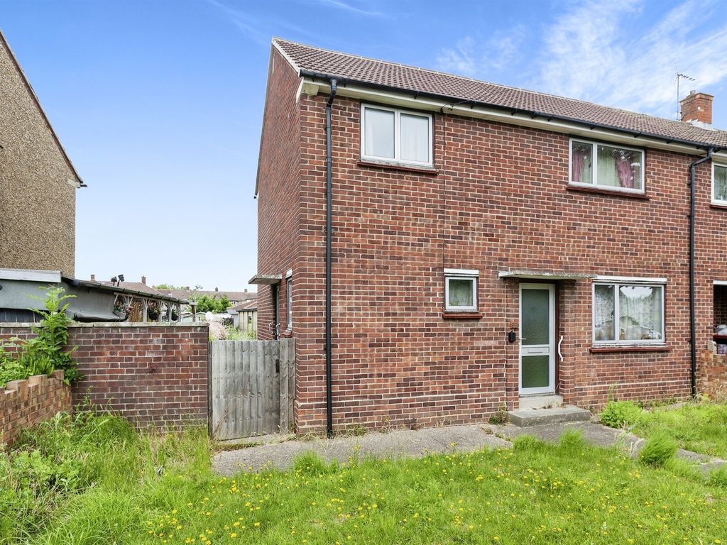 3 bed end terrace house for sale in Knolton Way, Wexham, Slough SL2, £450,000