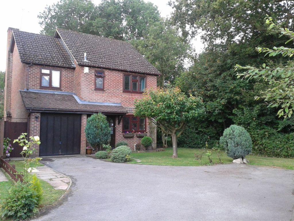 4 bed detached house for sale in Maryland, Finchampstead RG40, £635,000