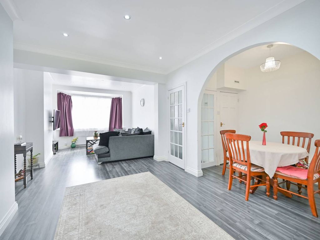 4 bed terraced house for sale in Cobham Avenue, New Malden KT3, £600,000