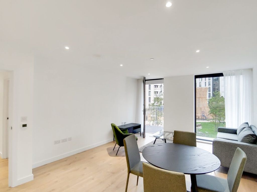 1 bed flat for sale in Waterman House, Forrester Way, London E15, £450,000