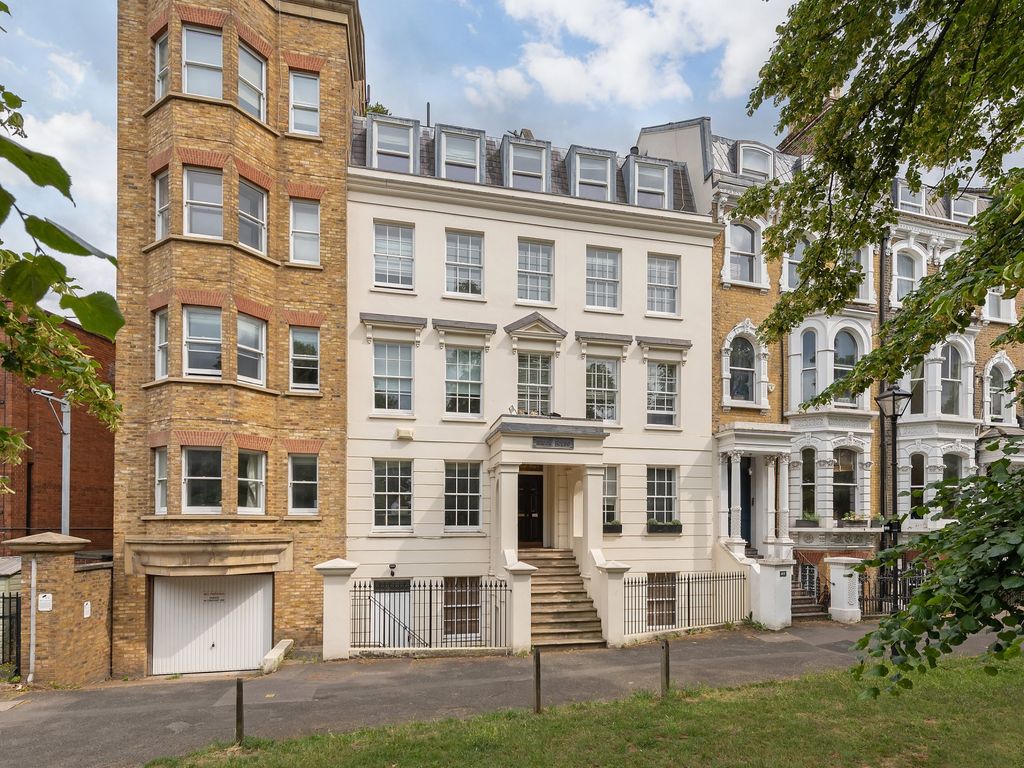2 bed flat for sale in Clapham Common South Side, London SW4, £900,000