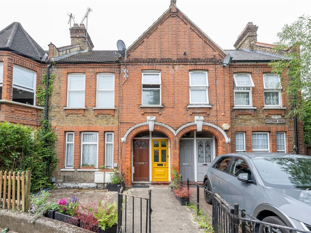2 bed flat for sale in Hitcham Road, London E17, £450,000