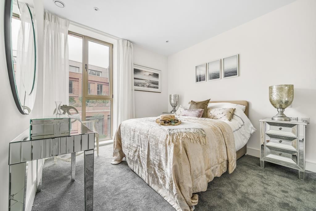 2 bed flat to rent in Newbury, West Berkshire RG14, £1,500 pcm