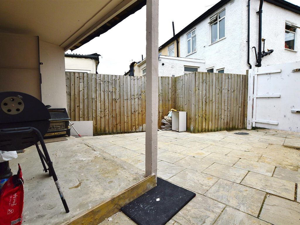 3 bed semi-detached house for sale in Salt Hill Way, Slough SL1, £390,000