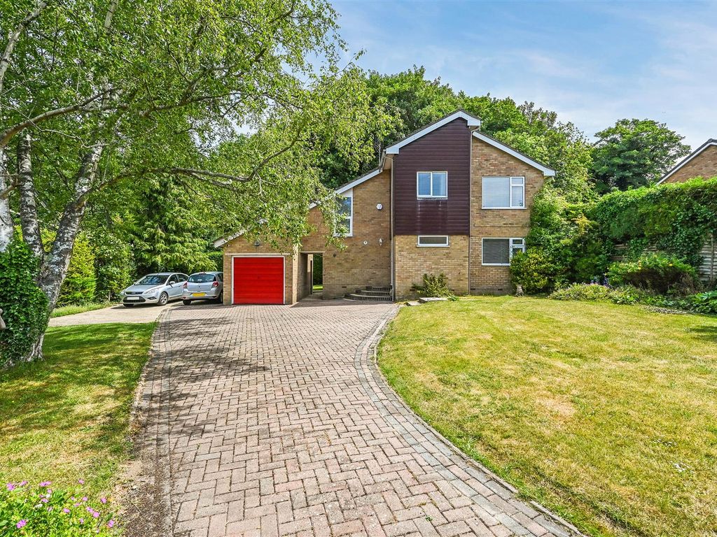 4 bed detached house for sale in London Road, Andover SP10, £475,000