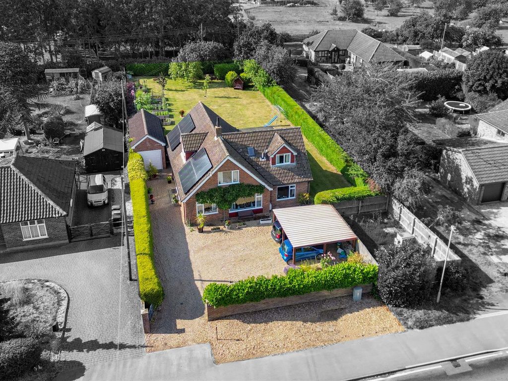 5 bed property for sale in Ketts Oak, Hethersett, Norwich NR9, £650,000