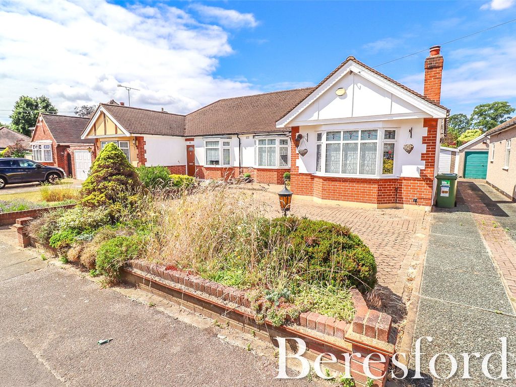 2 bed bungalow for sale in Clayton Avenue, Upminster RM14, £600,000