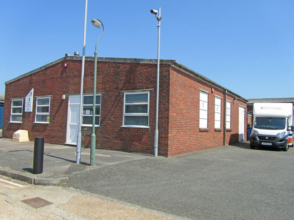 Light industrial to let in Unit 7 Station Road Industrial Estate, Station Road, Hailsham BN27, £24,500 pa
