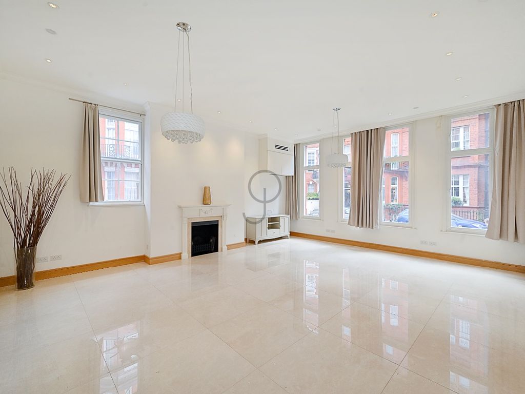3 bed flat to rent in Green Street, London W1K, £11,267 pcm
