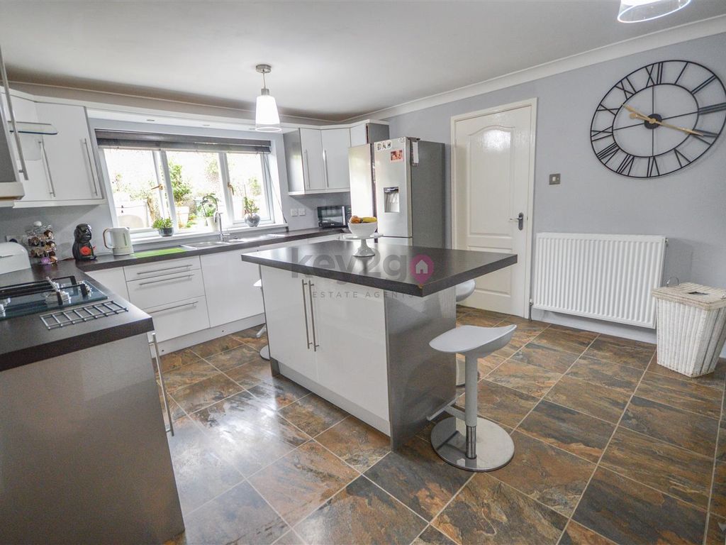 4 bed semi-detached house for sale in Twickenham Glade, Halfway, Sheffield S20, £350,000