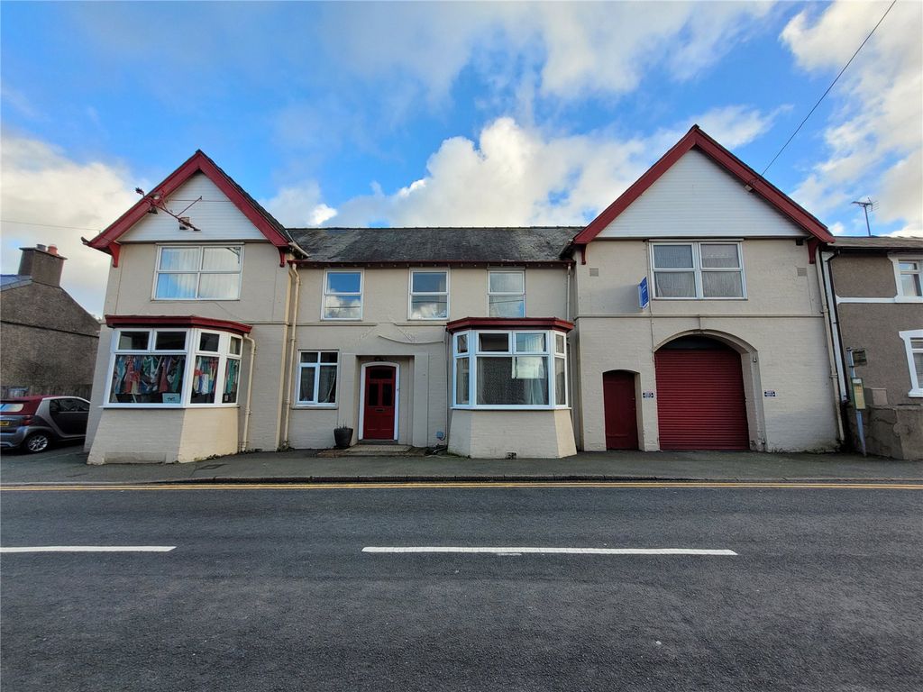 7 bed detached house for sale in High Street, Penygroes, Caernarfon, Gwynedd LL54, £400,000