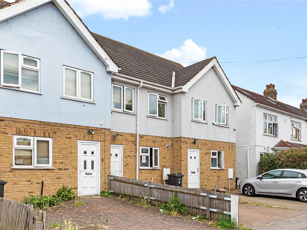 3 bed terraced house for sale in Grasmere Gardens, Ilford, Essex IG4, £500,000