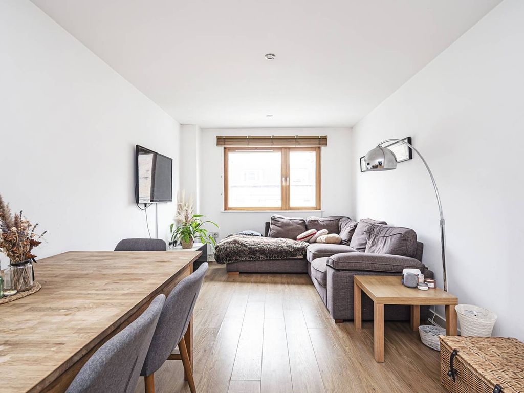 3 bed flat for sale in Kingsland Road, Hoxton, London E2, £570,000