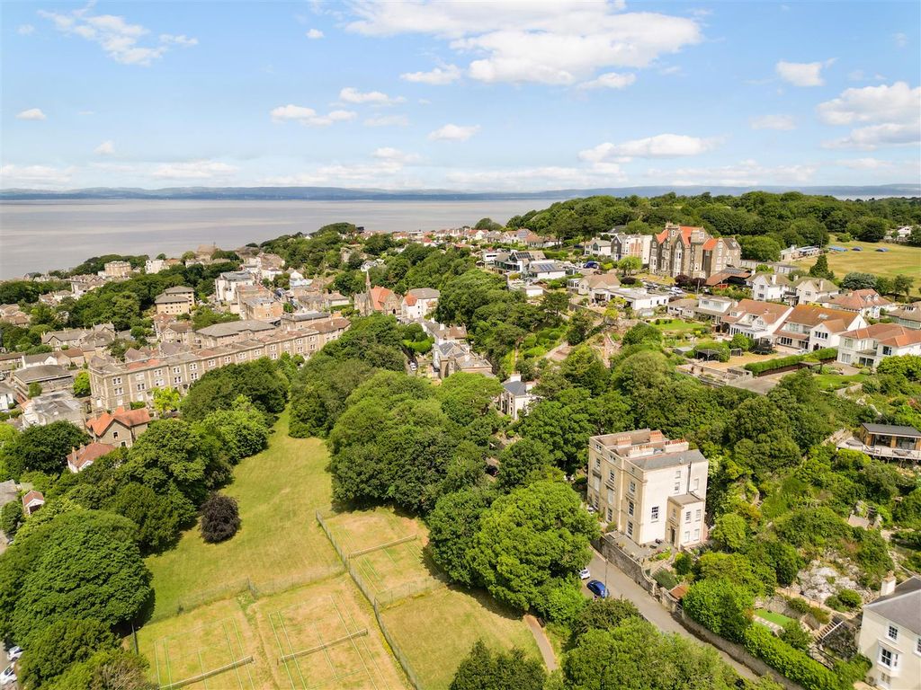2 bed flat for sale in Hill Road, Clevedon BS21, £400,000
