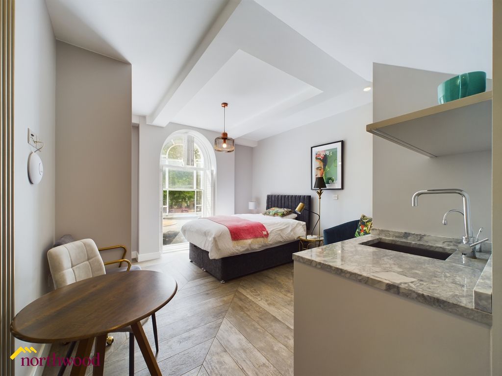 1 bed flat to rent in Bridge Street, Banbury OX16, £725 pcm