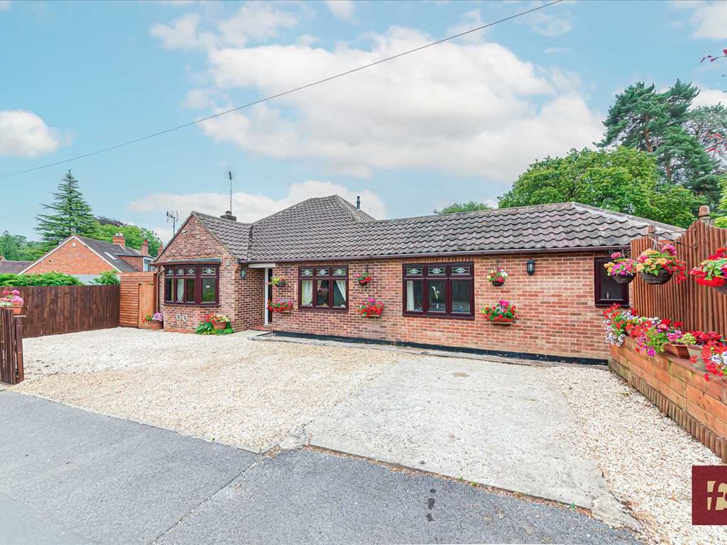 3 bed bungalow for sale in Grant Road, Crowthorne RG45, £575,000