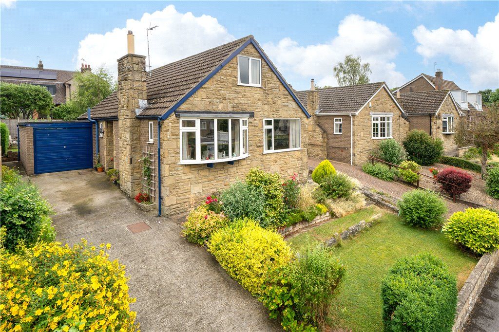 4 bed detached house for sale in Lark Hill Close, Ripon HG4, £400,000