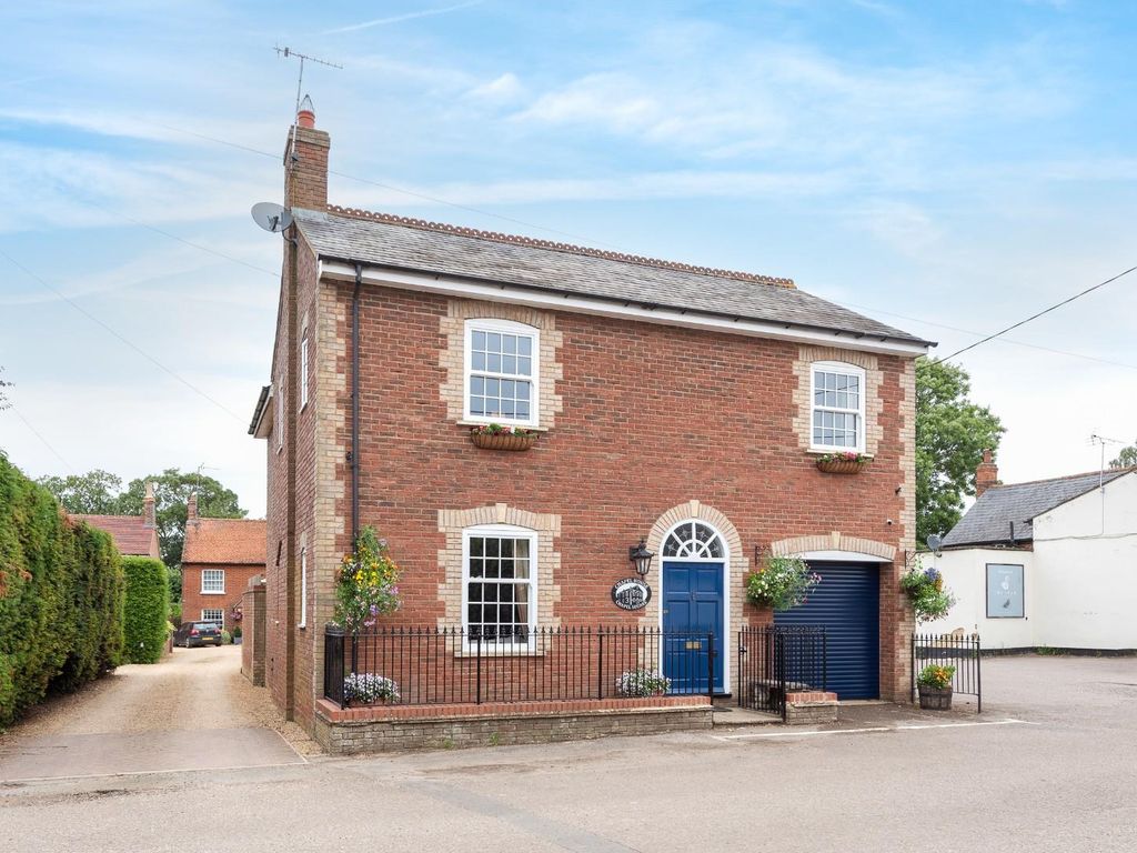 4 bed detached house for sale in Chapel Square, Stewkley, Leighton Buzzard LU7, £575,000