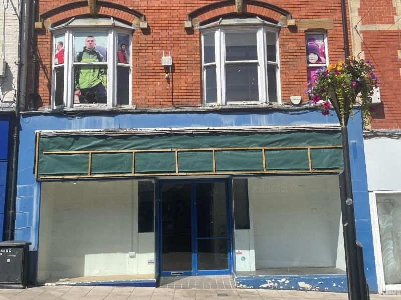Retail premises to let in 23, Middle Street, Yeovil BA20, £30,000 pa