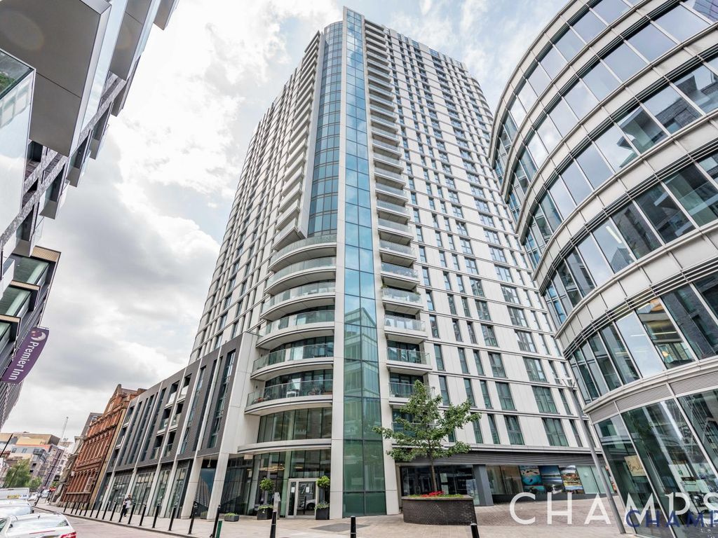 1 bed flat for sale in Alie Street, London E1, £640,000